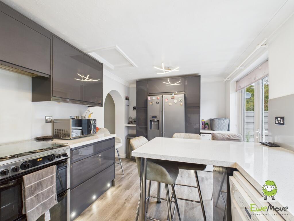 EweMove Estate Agents Basingstoke - Lea Close - Ki
