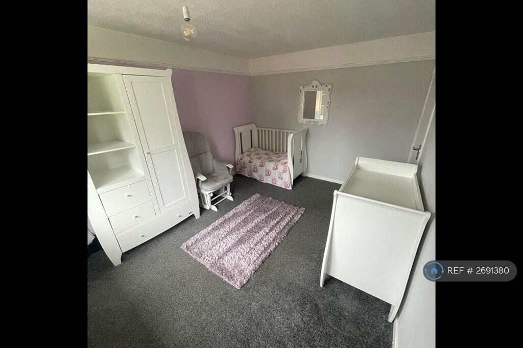 Bedroom 2 (2)