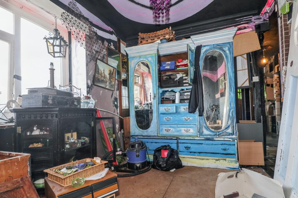 Flat 7, Florence Court, Eastern Esplanade, Cliftonville, Margate, Kent, CT9 2JD