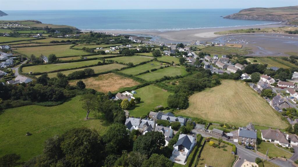 Llys Y Coed,, Feidr Ganol Newport, Pembrokeshire, 