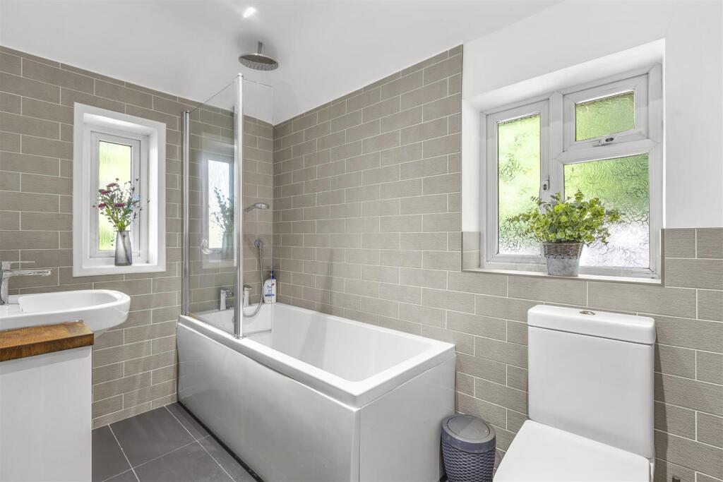 FAMILY BATHROOM