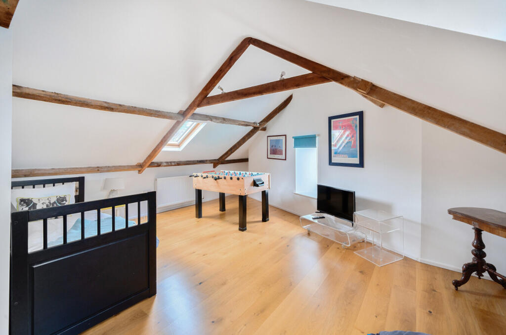 1298997-9-684861b...