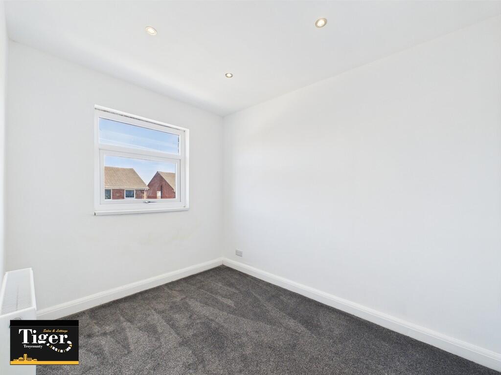 CAM02176G0-PR0576...