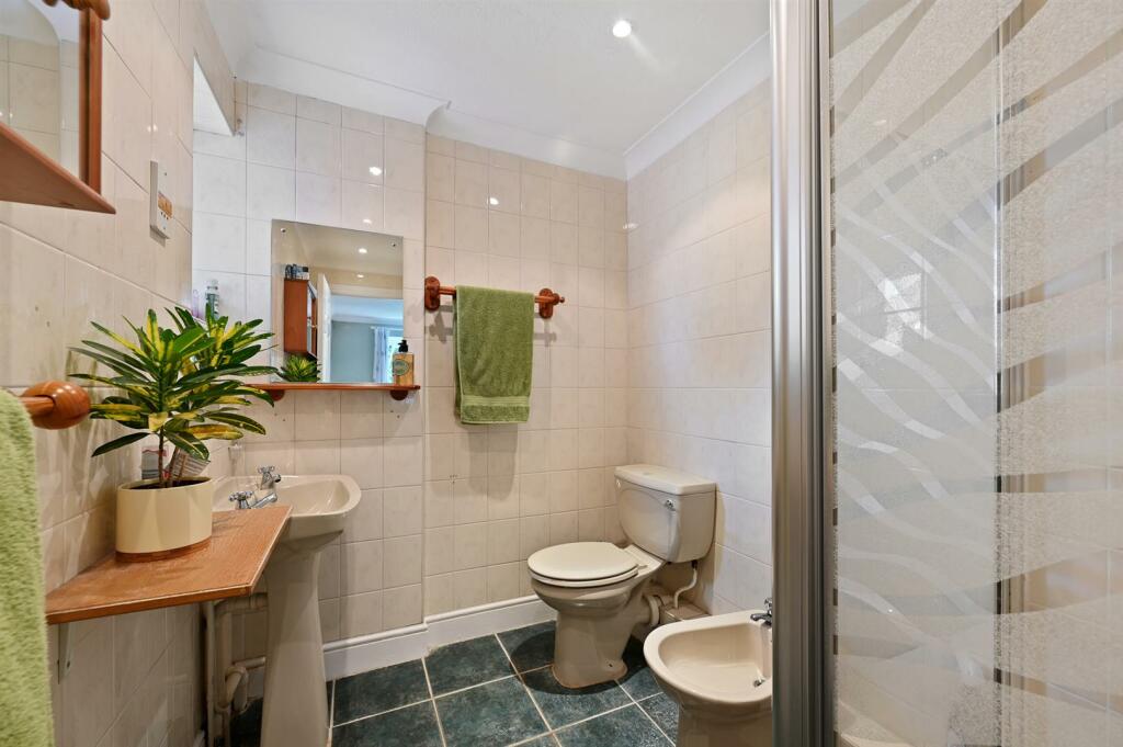 Shower Room.jpg