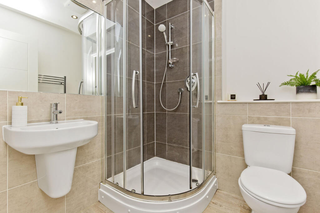 Principal Bedroom EnSuite