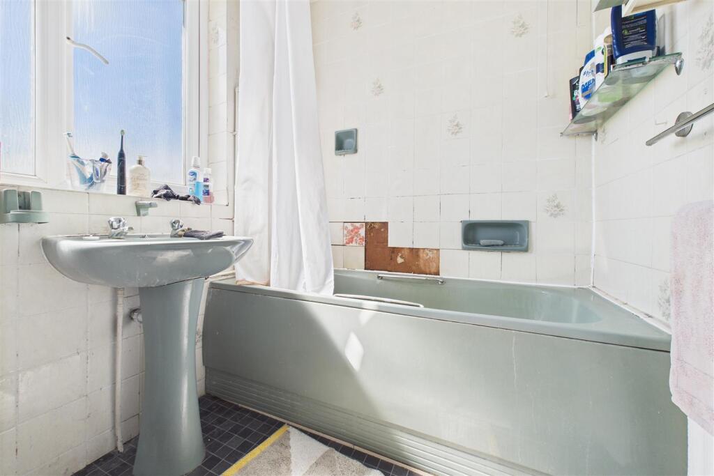 44 Hillcrest Road, Nailsea, North Somerset BS48 2J