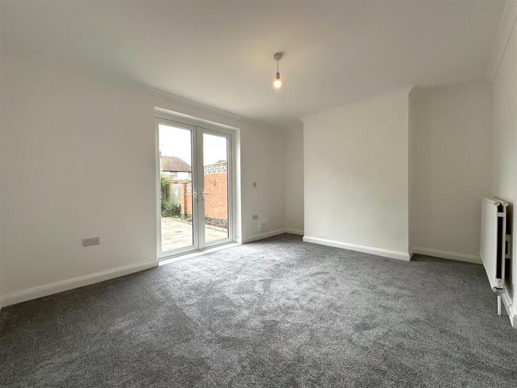 Dining Room With French Doors 081