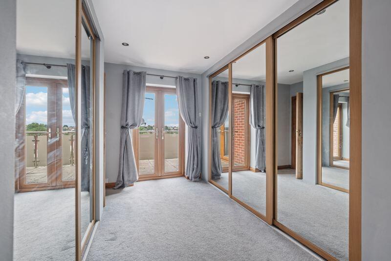 Walk-In Wardrobe/Hall,