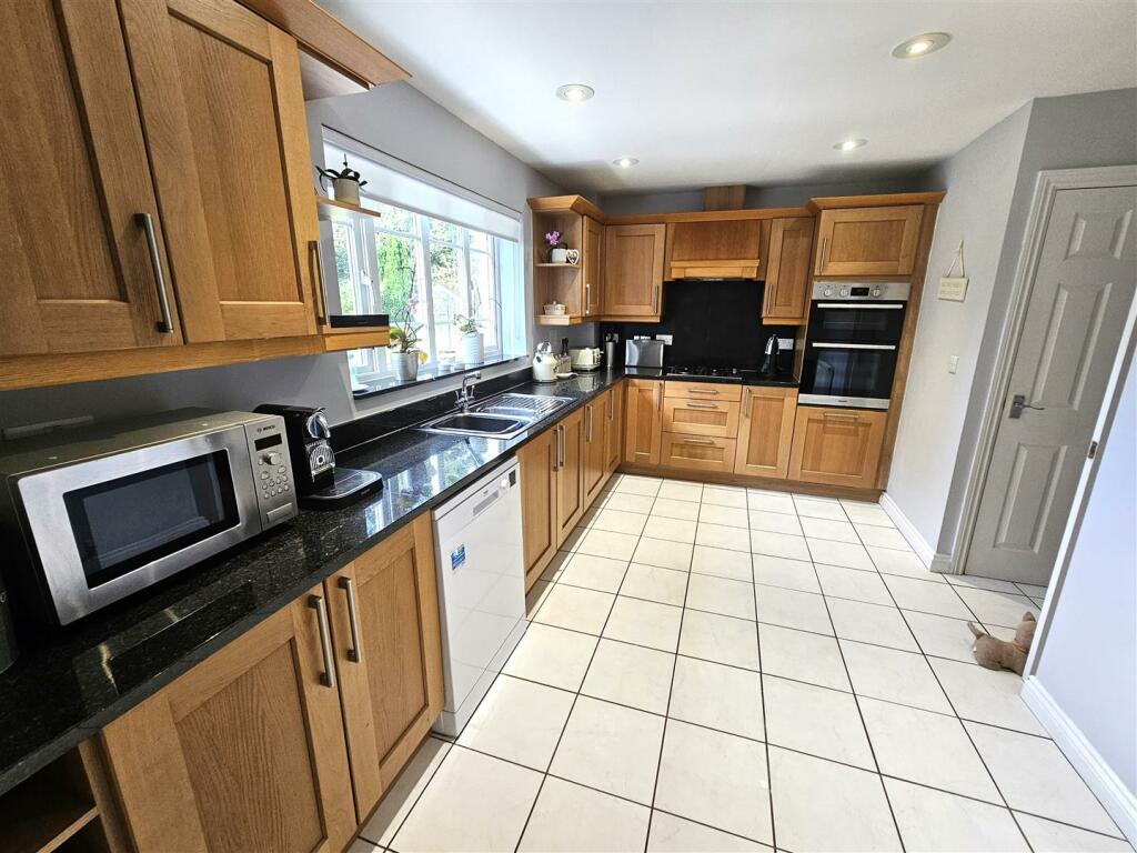 Further Kitchen.jpg