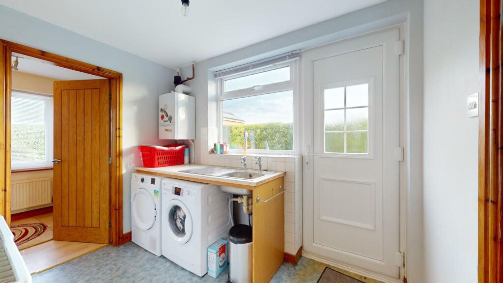 SIDE HALL/UTILITY ROOM