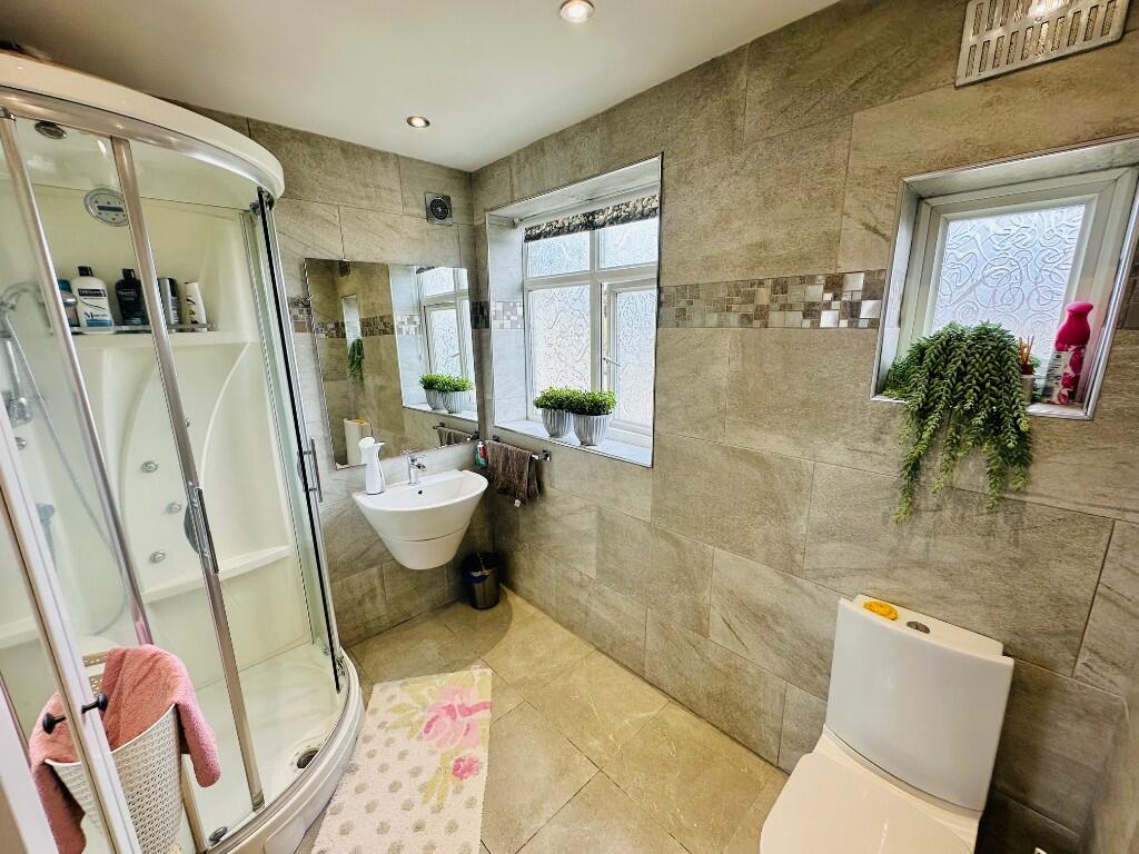 1ST FLOOR SHOWER ROO