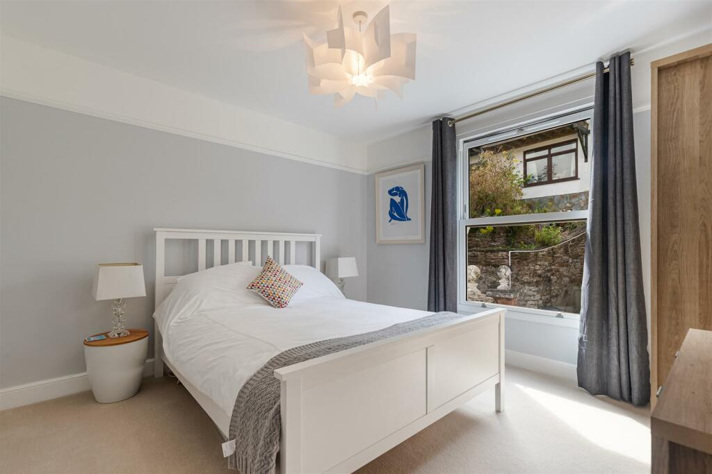 A15 - 58b, South Ford Road Dartmouth - 240501.jpg