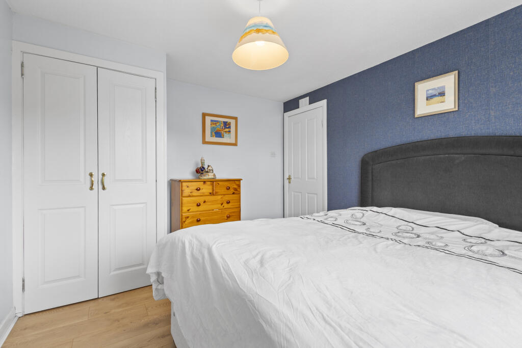 Second bedroom 2