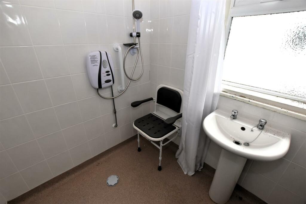 Shower - Wet Room.JPG