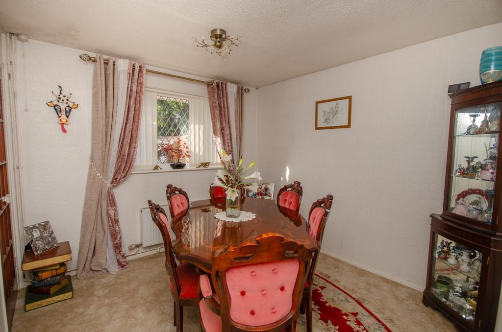 Dining room-bed 3.jpg