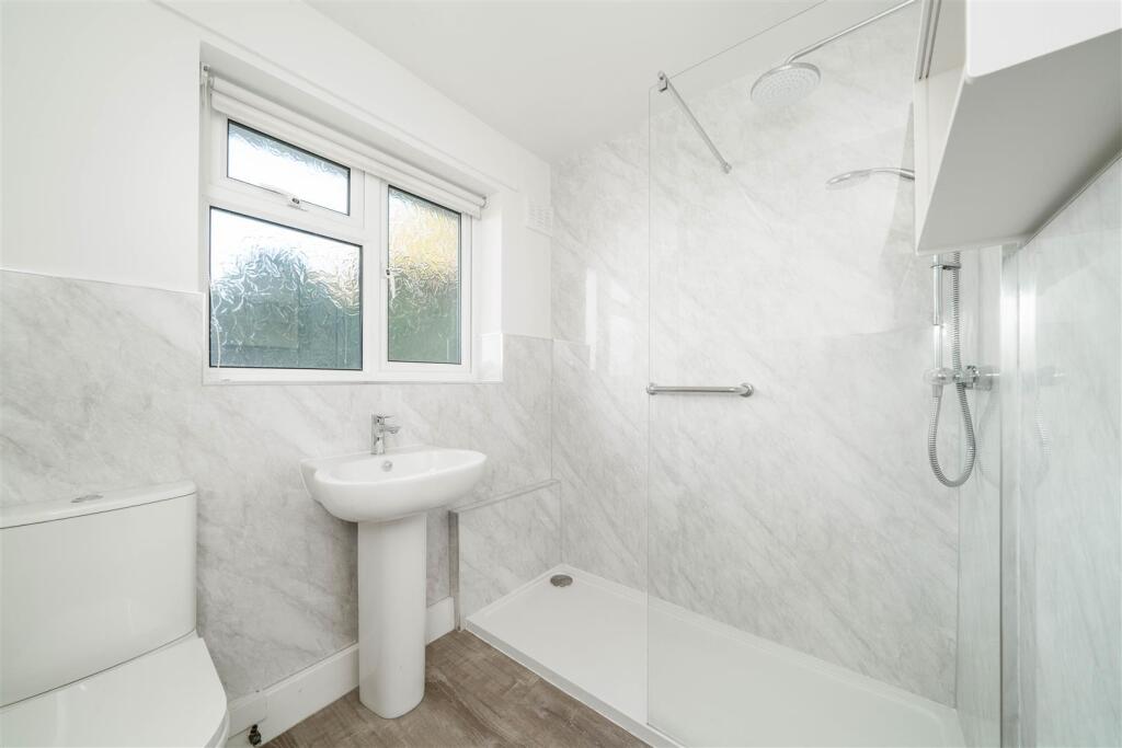 Bathroom 2.jpg