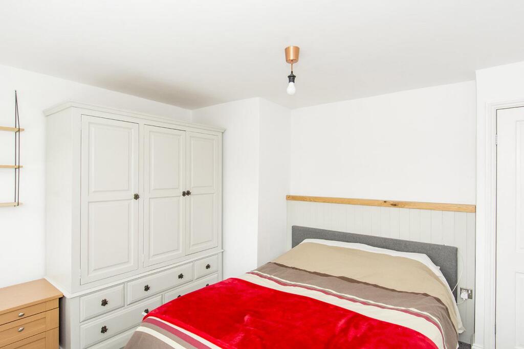 (Bedroom One Photo Two)