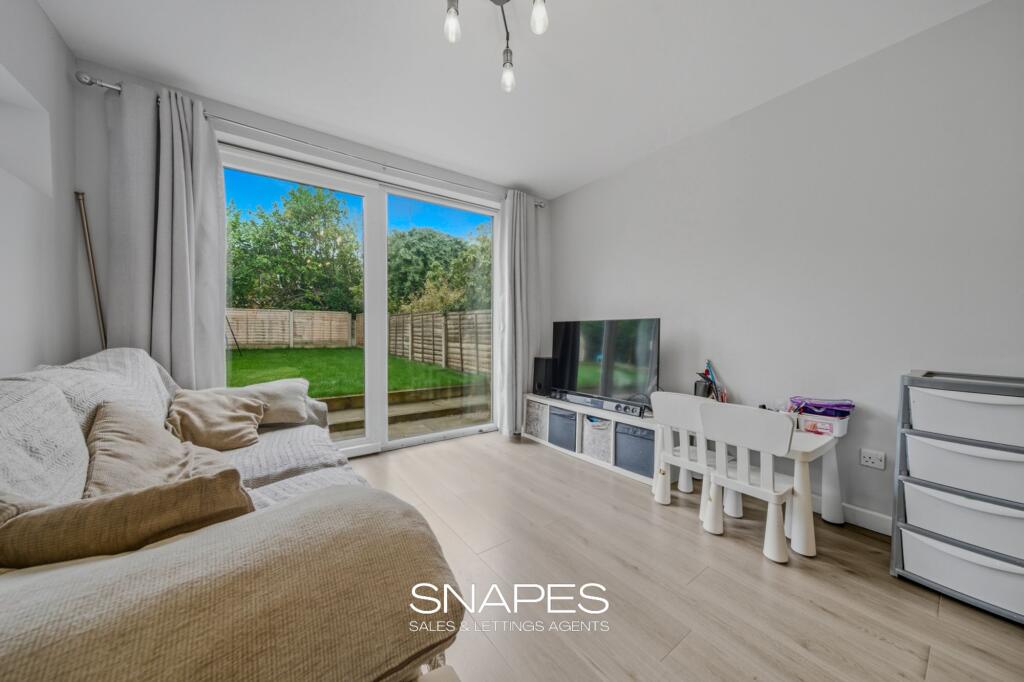 Dining &#43; Sitting Area