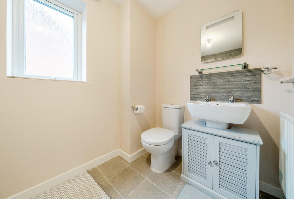 1299972-17-683594...