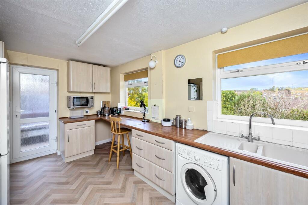 St Helens Crescent 12 Kitchen.jpeg