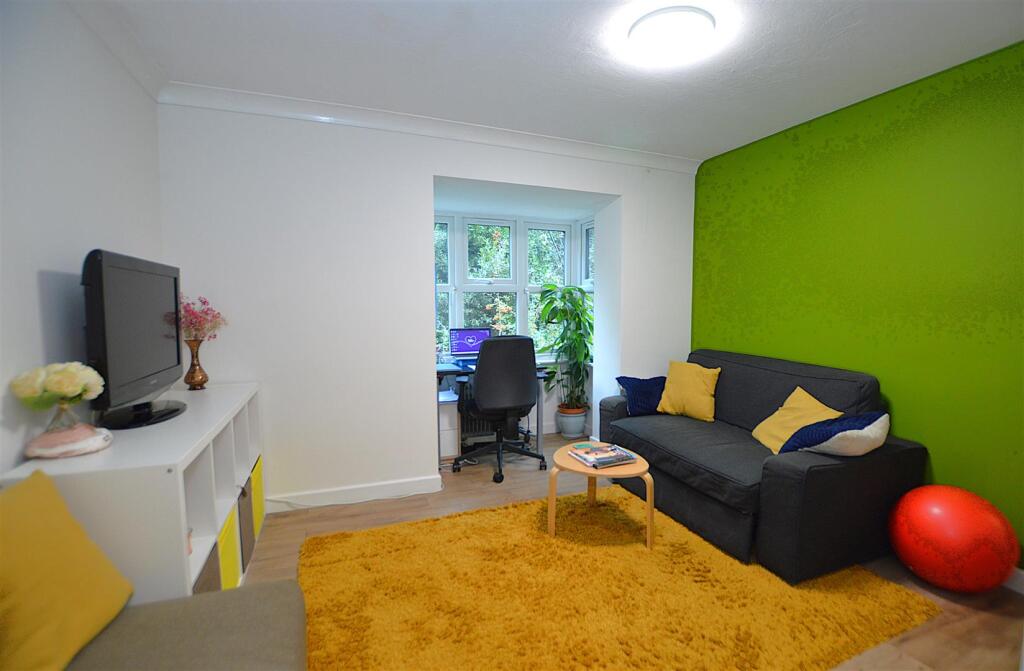 24 Beaumont Place living room2.JPG