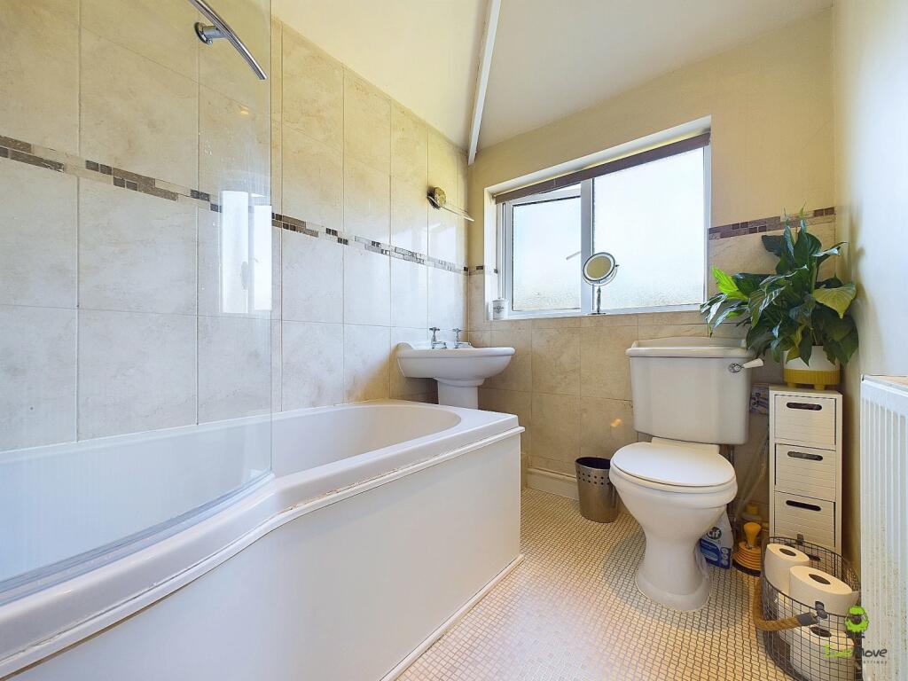 CAM04155G0-PR0015-STILL004