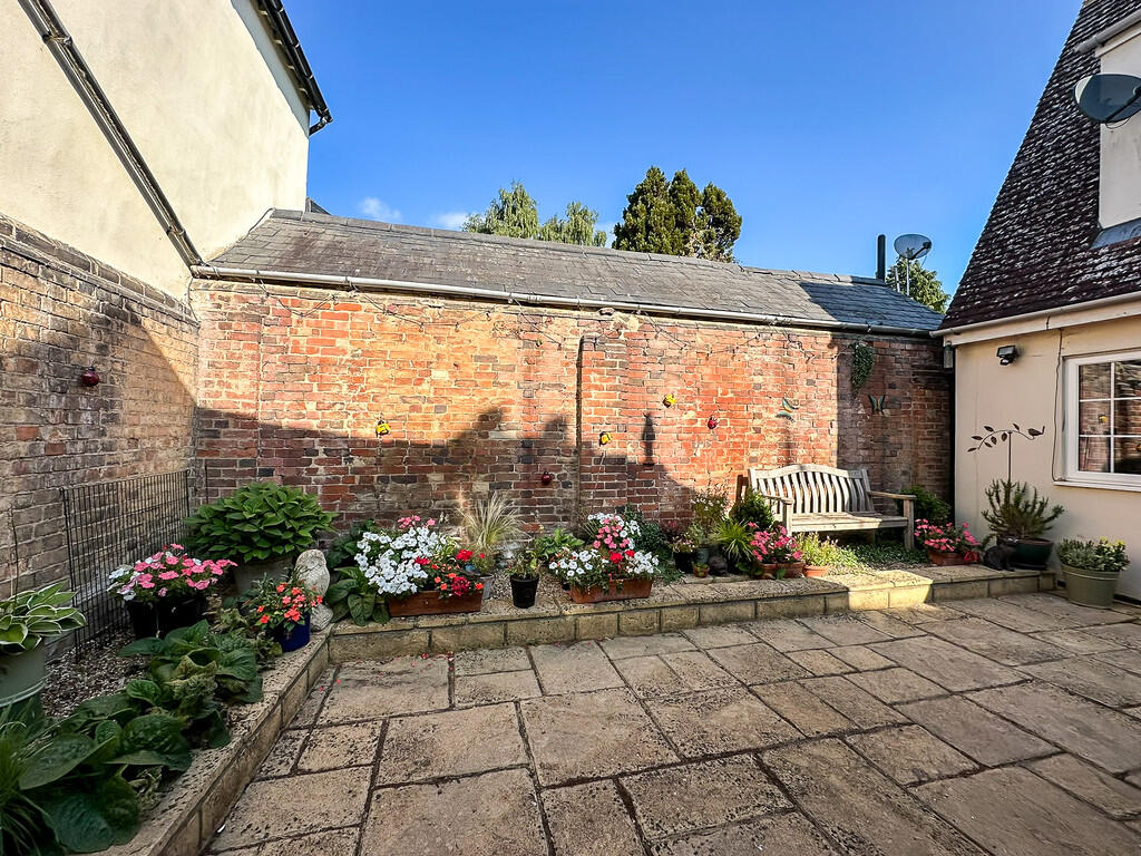 Courtyard Garden ...