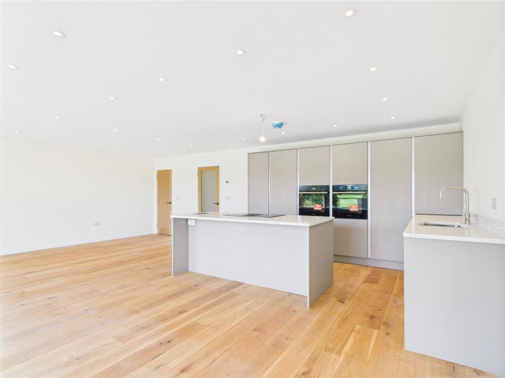Living Kitchen/Dining Room