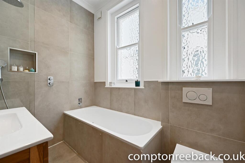 Leith Mansions - Bathroom3 (1).jpg