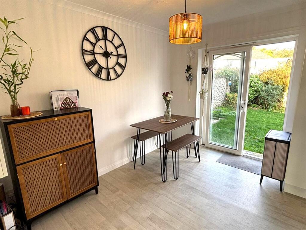 Dining Area.jpg