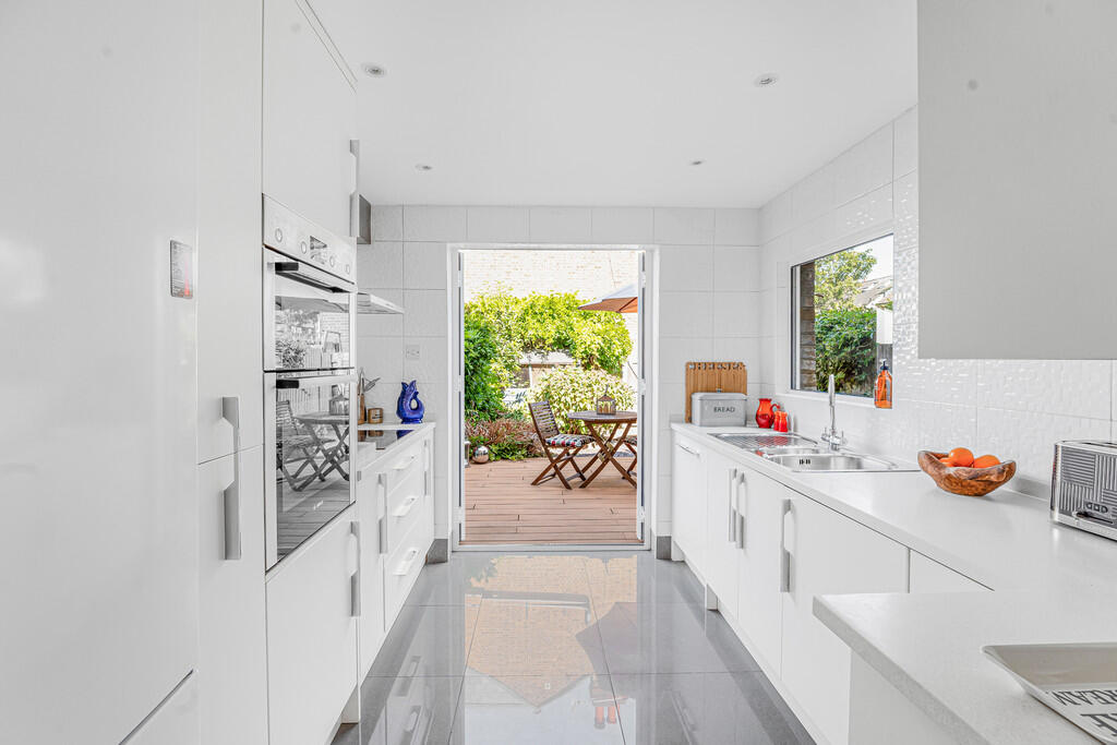 150 Northcroft Ro...