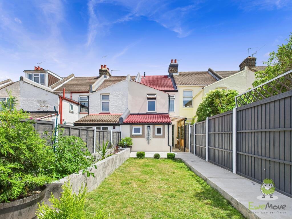 CAM01543G0-PR0136-STILL081