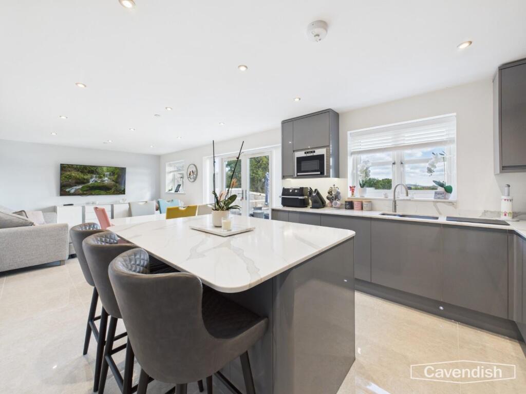 OPEN PLAN KITCHEN FAMILY ROOM