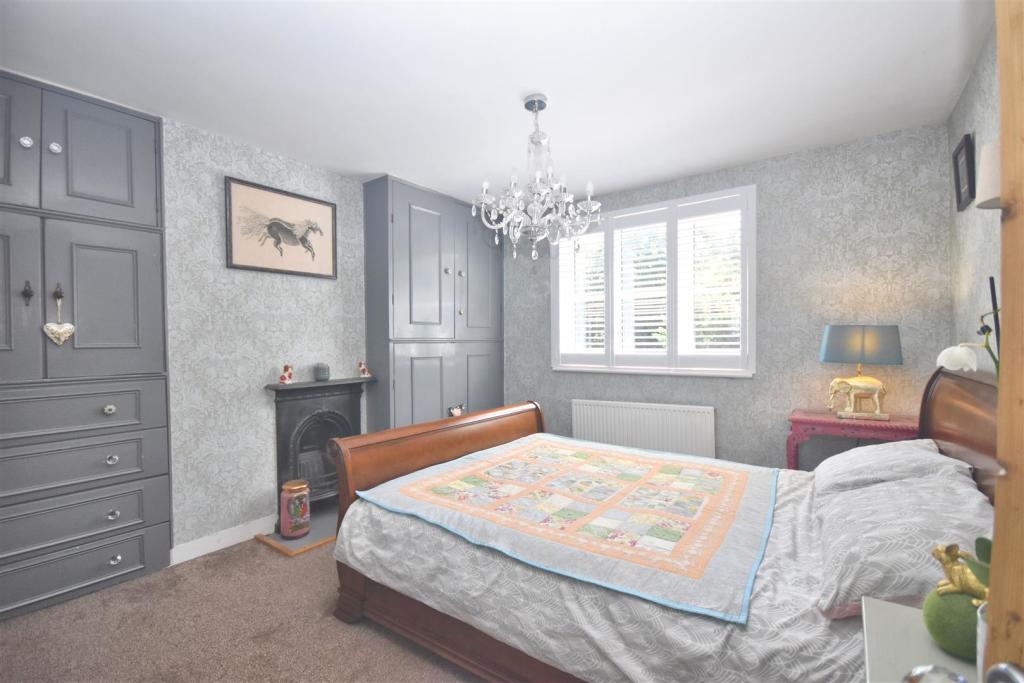 Bedroom 1.jpg