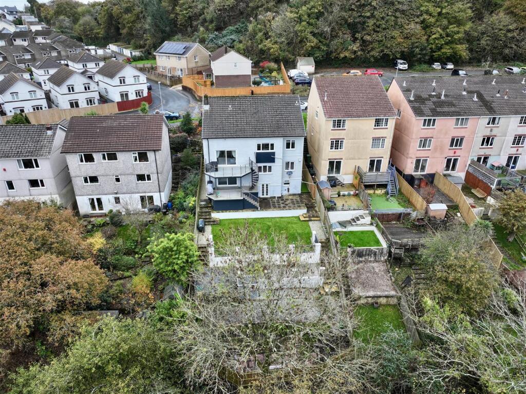 dji_fly_20251103_082624_0832_1762177784272_photo.j