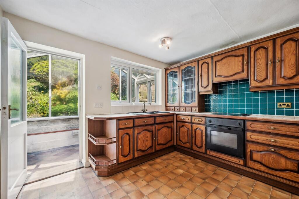 Kitchen towards Garden Room.jpg