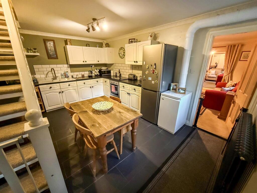 Kitchen/ Dining Room