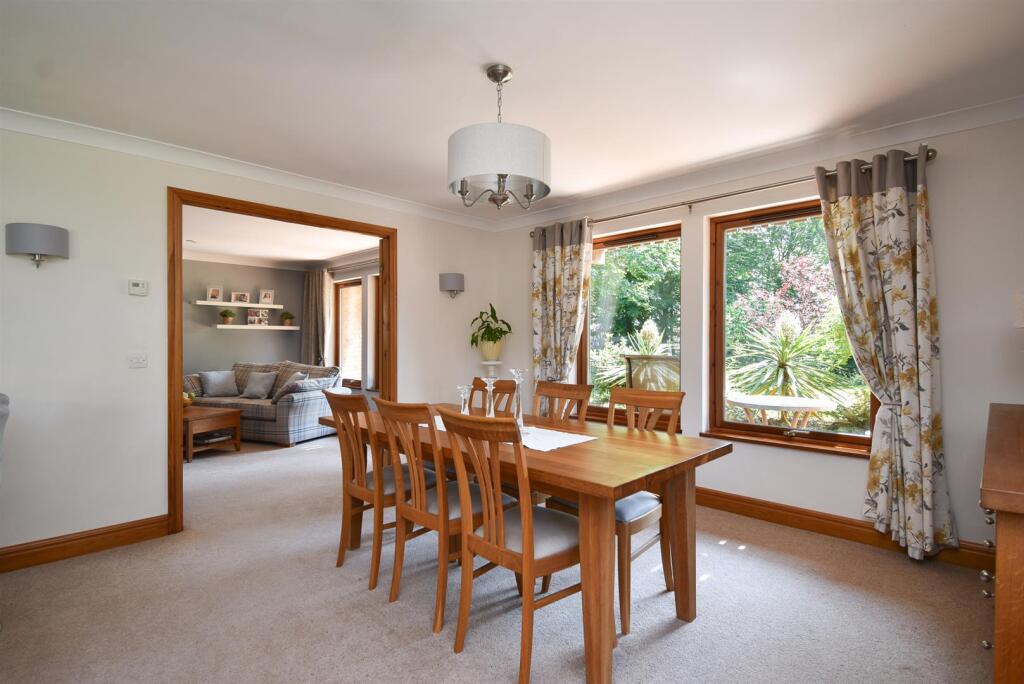 Kitchen &amp; dining room