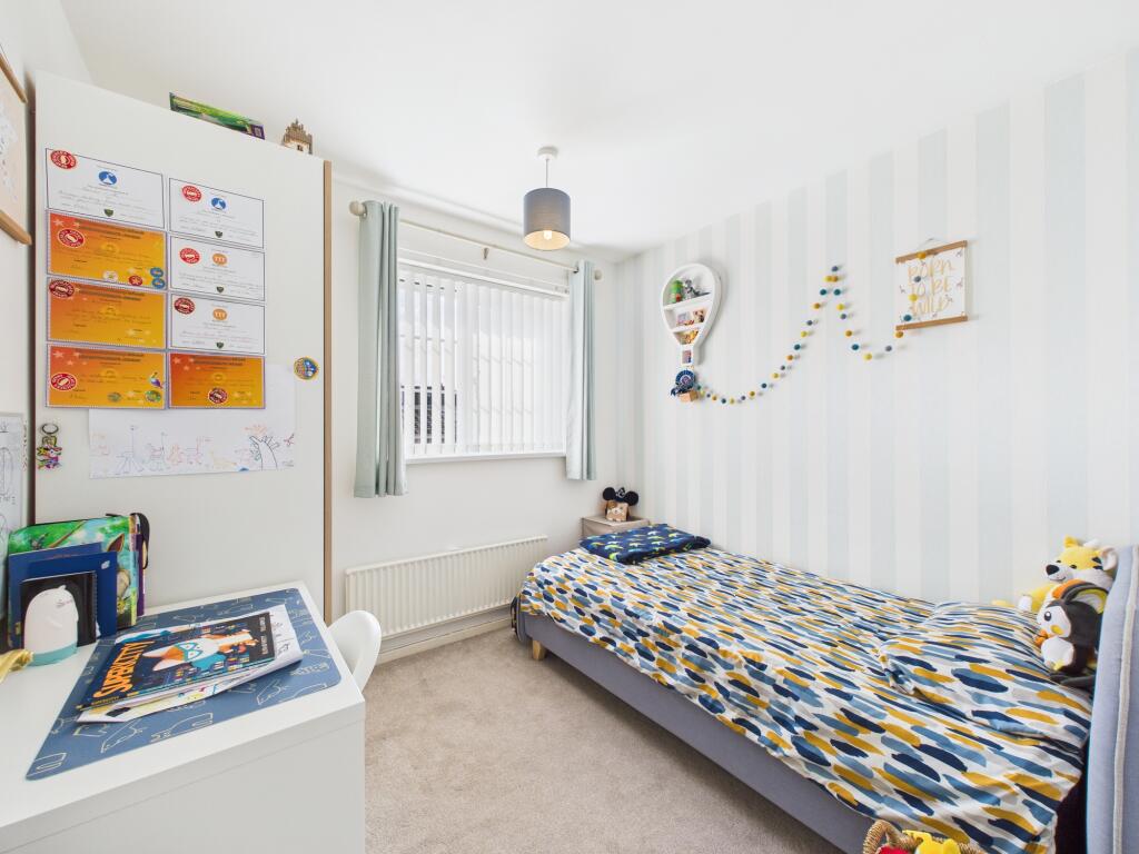 CAM04825G0-PR0172-STILL010