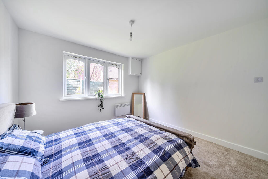 1360370-9-68d3fbb...