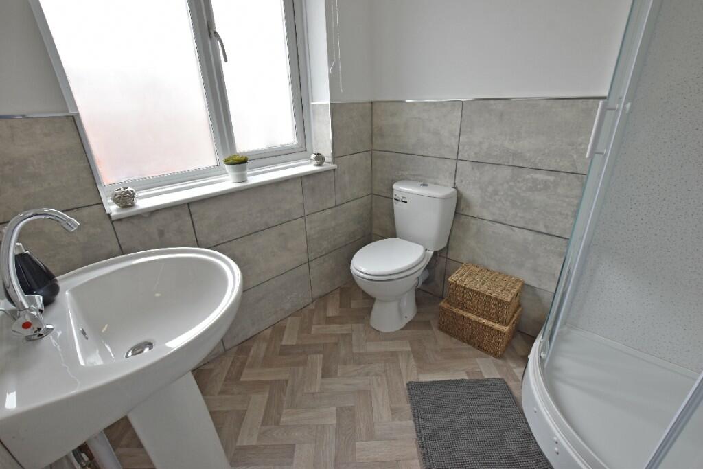 Bedroom 4 ensuite