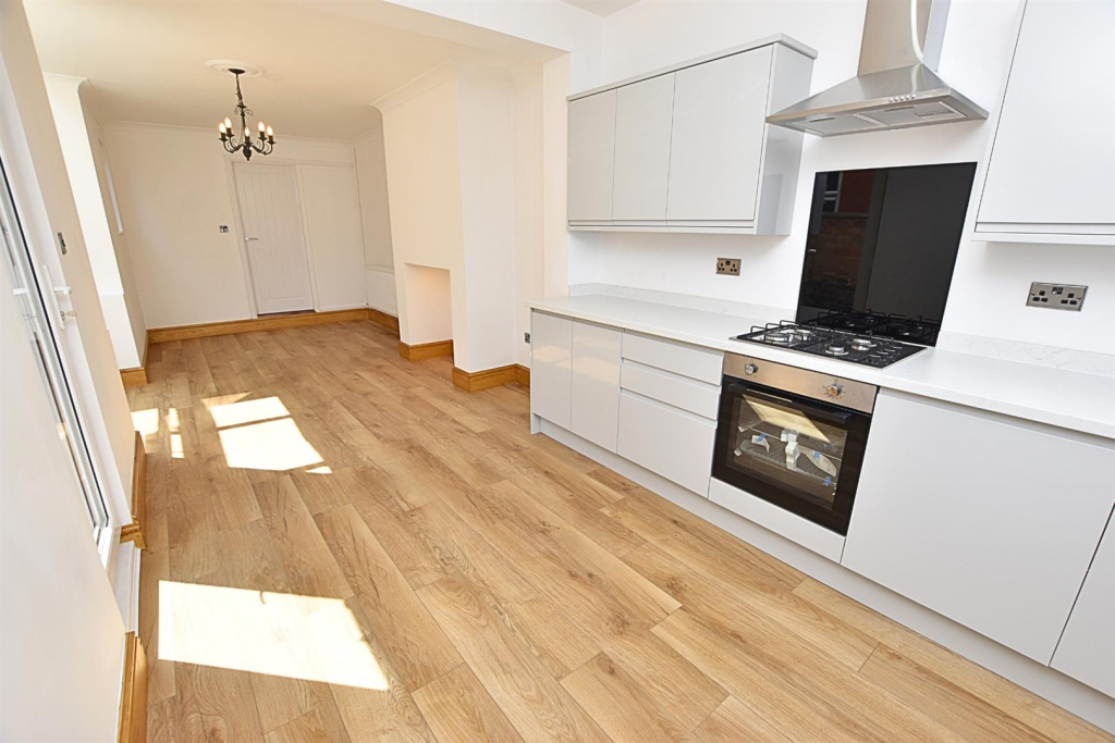 LIVIGN KITCHEN DINER