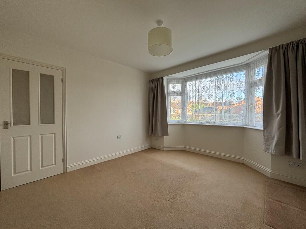 Master Bedroom (4...