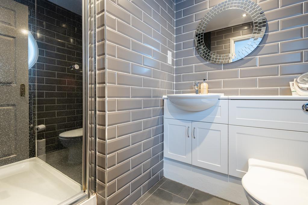ENSUITE SHOWER ROOM