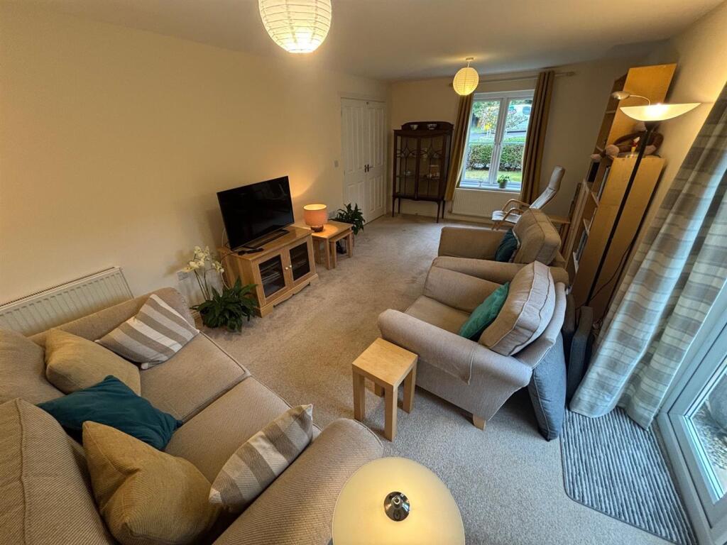 Lounge 2.jpg