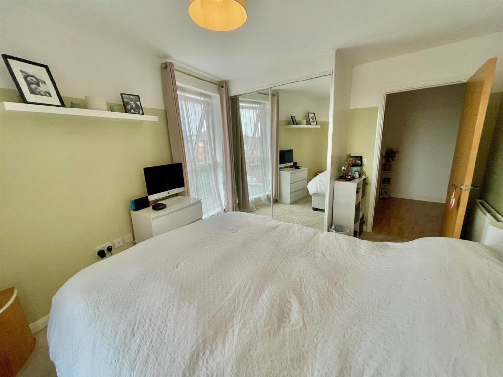 18 Lewis House Bedroom Reverse.jpg