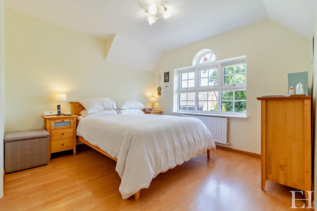 8605761-interiorW...