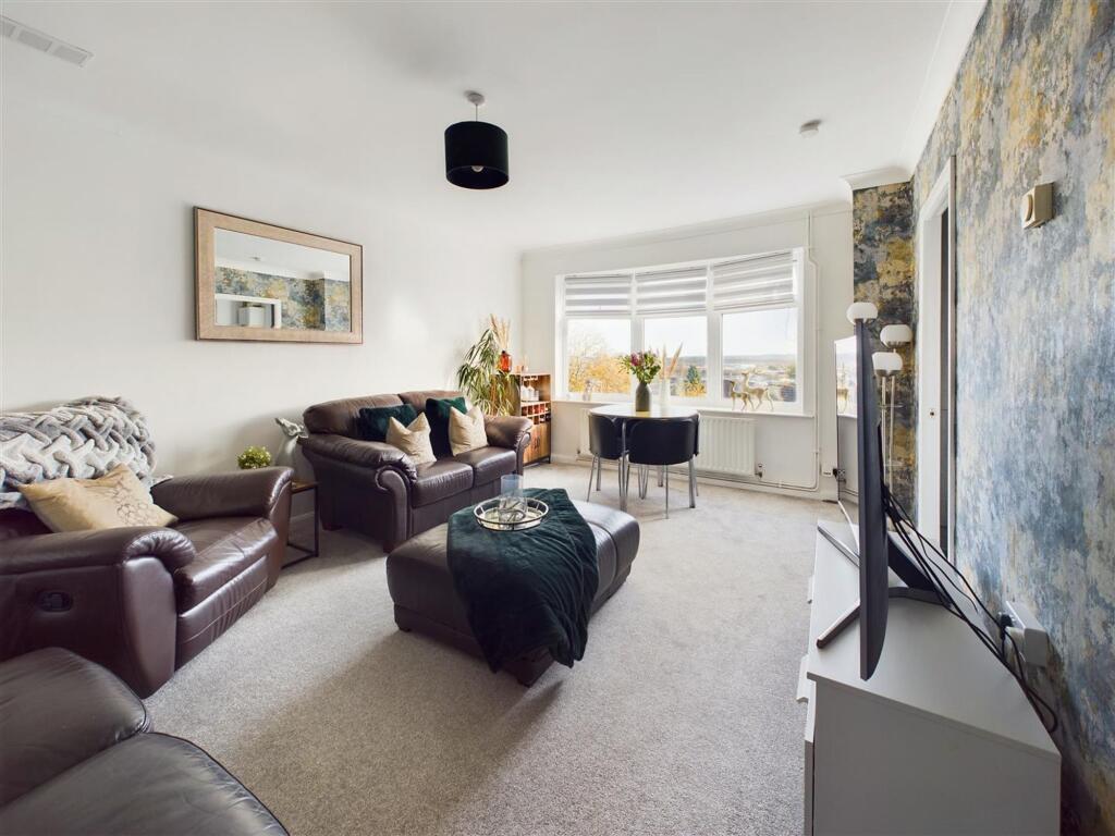 Lounge-Dining Room