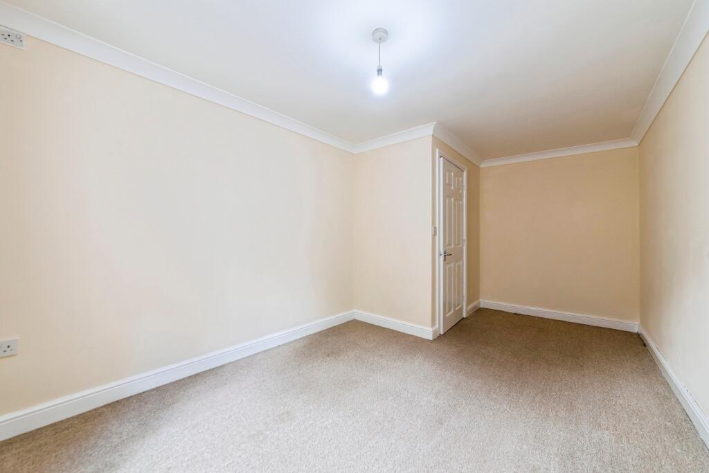 7_university_court-12