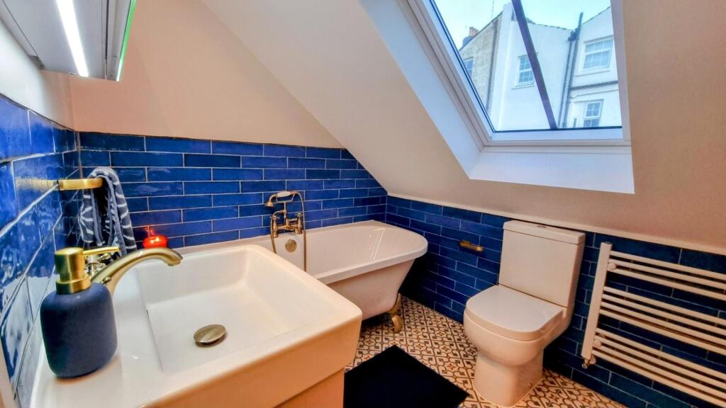 Master Bathroom (2).jpg